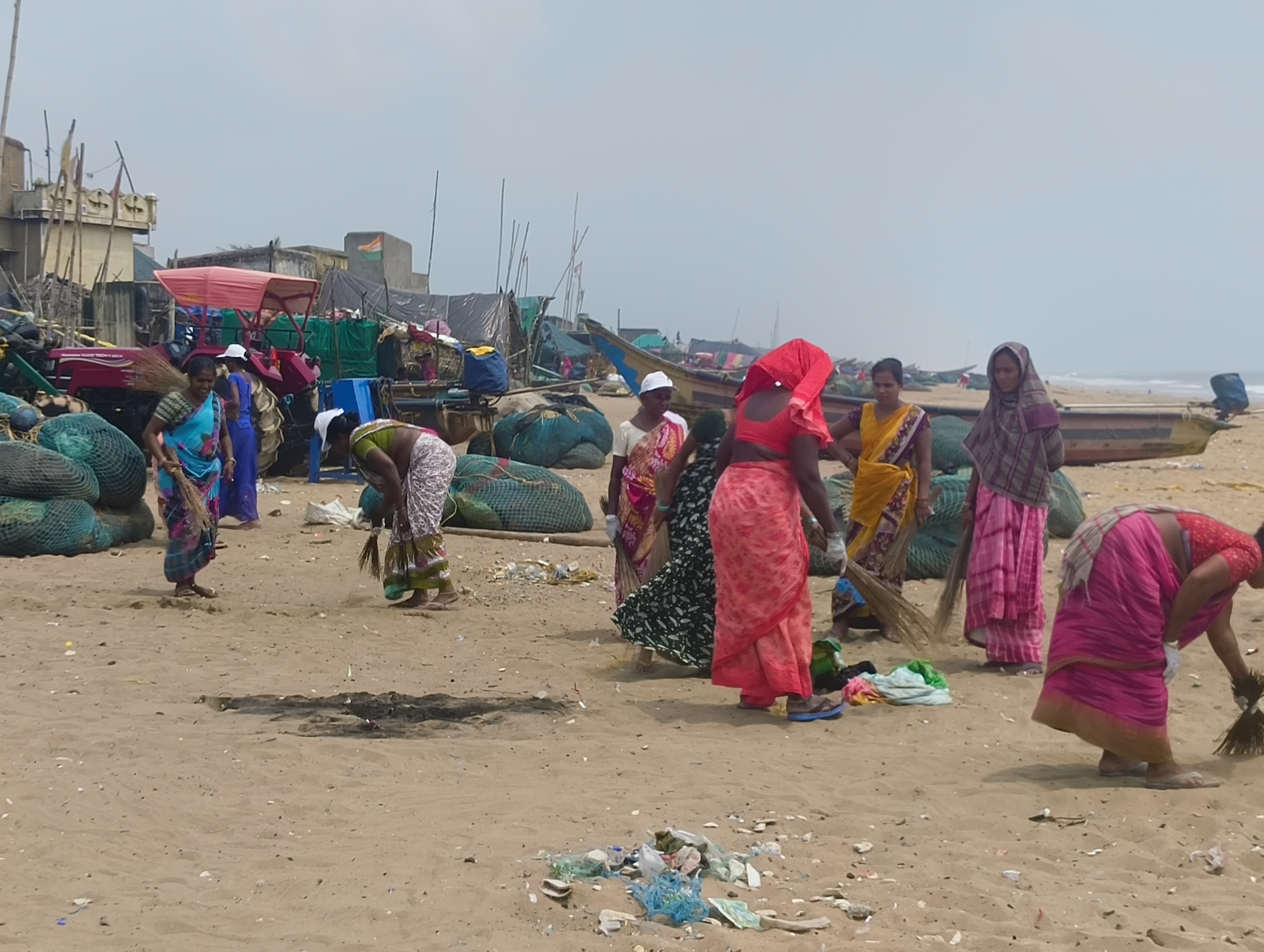 HCLFoundation undertakes mega coastal cleanup campaign